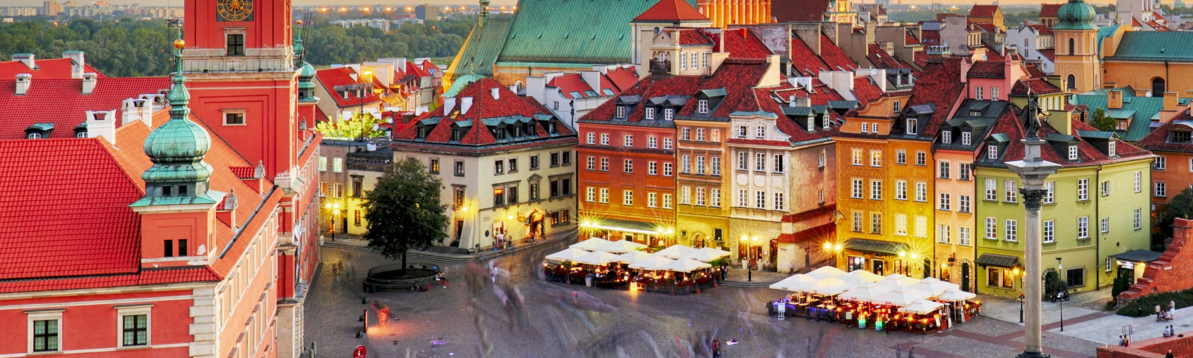 panorama of old town warsaw in poland at night