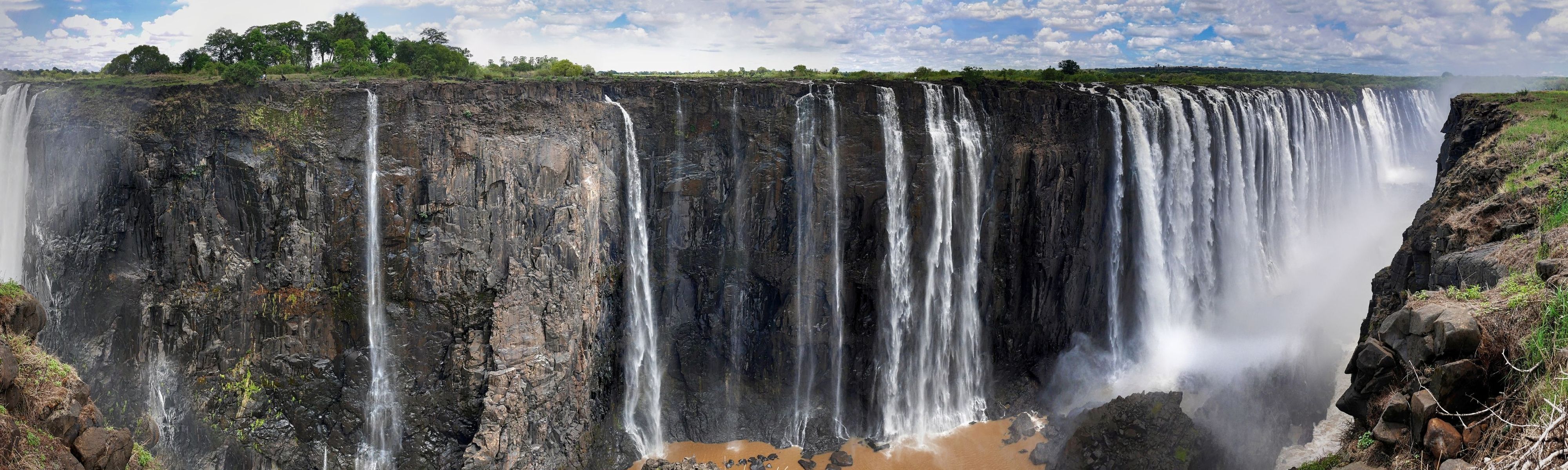 victoria falls waterfalls in zimbabwe
