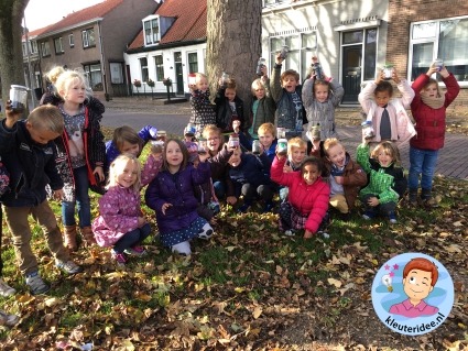 Wormen vangen met kleuters voor een wormenhotel, kleuteridee.nl, Kindergarten worms theme 3