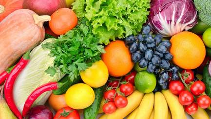 Mischung aus einer Vielzahl an Obst- und Gemüsesorten bei rheumatoider Arthritis