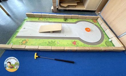 Midgetgolf mat voor de bouwhoek of voor een speldag, kinderspeelmat 3.jpg