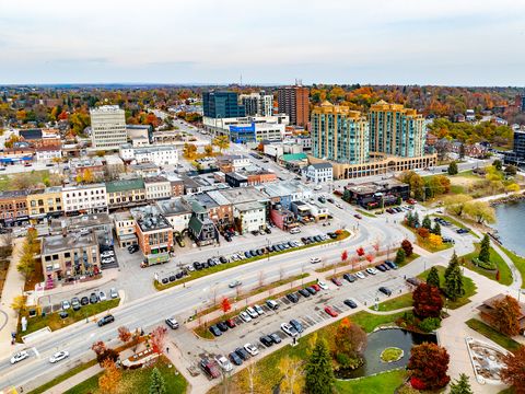 Real Estate Market in Barrie: Condo Market Overview & Condo Listings