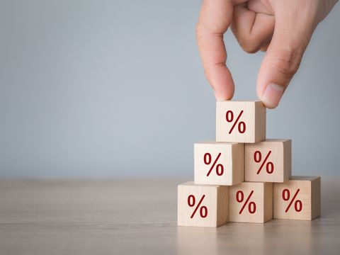 Who pays the fees in a home sale? 