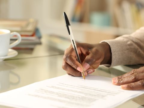 As a buyer, should I sign an agency agreement with a REALTOR®? 