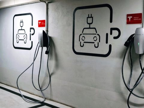 18 Toronto condos where you can charge your electric car