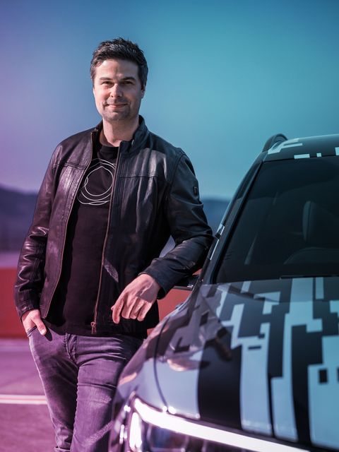 Nils Wollny, CEO & co-founder holoride leaning on car