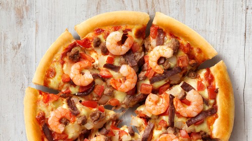 Calories in Pizza Hut Surf And Turf Pizza