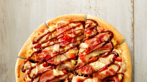 Calories in Pizza Hut Smoky Chicken And Bacon Pizza