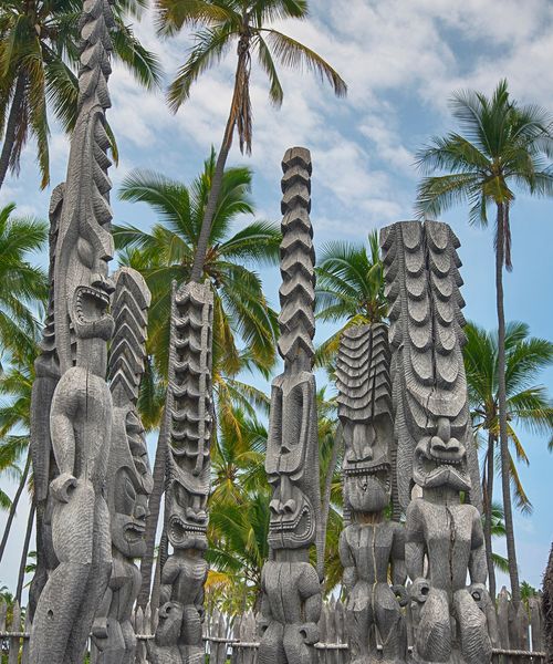 hale o keawe wood carvings in puuhonua o honaunau national historical park big island hawaii