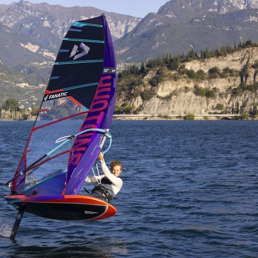 ION Water Athlete Jordy Vonk WIndfoil.jpg