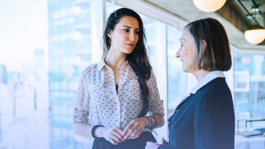 Absenteeism rate: how to calculate and reduce it + benchmarks [2026]