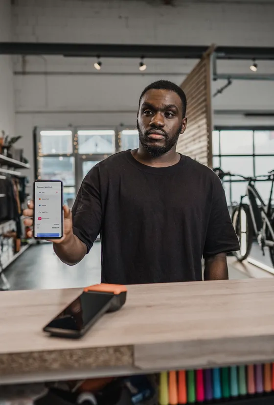 Flexibilität beim Zahlen dank Unzer und SoftENGINE 