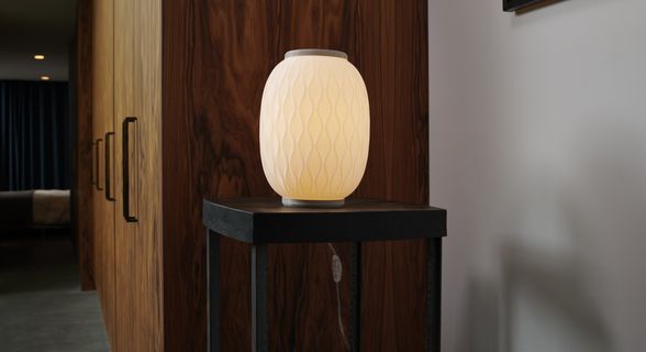Lantaarn-tafellamp-op-sidetable