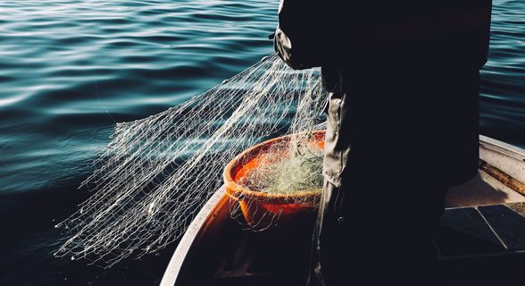 Los het probleem op: Lampen gemaakt van gerecyclede visnetten