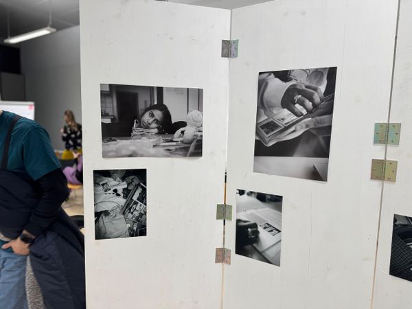
        Foto der Abschlussarbeit »Who am I? What am I? Where am I? Expanded Identities in International Adoption« von Priya Schweiger. Semester: Sommer 2025. Abteilung: Cross-Disciplinary Strategies. Werksangabe: k.A.; Fotos: Priya Schweiger. Universität für angewandte Kunst Wien.
      