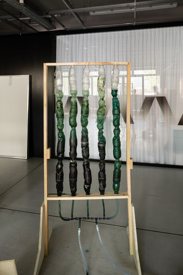 
        Foto der Abschlussarbeit »Climatic Reperation Machine« von Sarah Manuela Franzl. Semester: Sommer 2022. Abteilung: Design Investigations. Werksangabe: Public Space Installation. Universität für angewandte Kunst Wien.
      