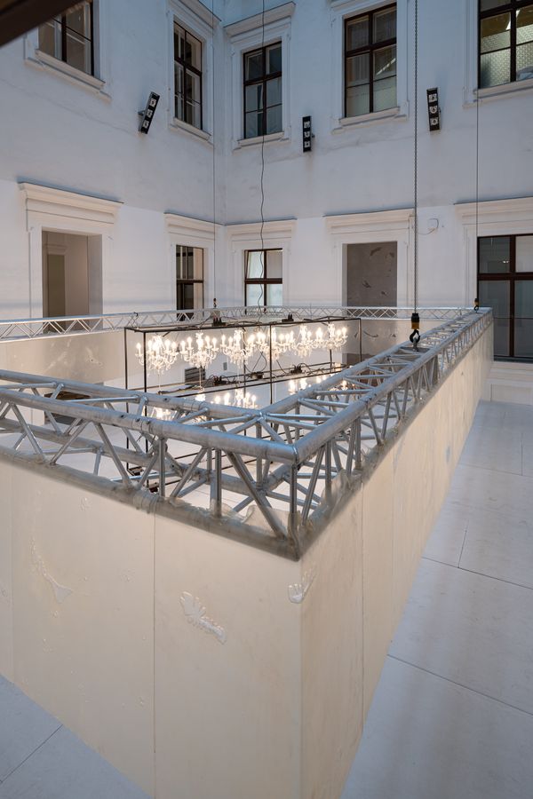 
        Foto der Abschlussarbeit »LIGHT YELLOW GAZE 9202-104***« von Valentin Hämmerle. Semester: Winter 2022/23. Abteilung: Bühnen- & Filmgestaltung. Werksangabe: Installation, 2022. Universität für angewandte Kunst Wien.
      