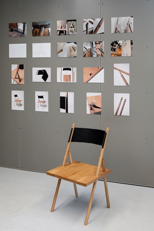 
        Foto der Abschlussarbeit »stick stuck« von Iris Franziska Papst. Semester: Sommer 2022. Abteilung: Industrial Design. Werksangabe: Sitzmöbel. Universität für angewandte Kunst Wien.
      