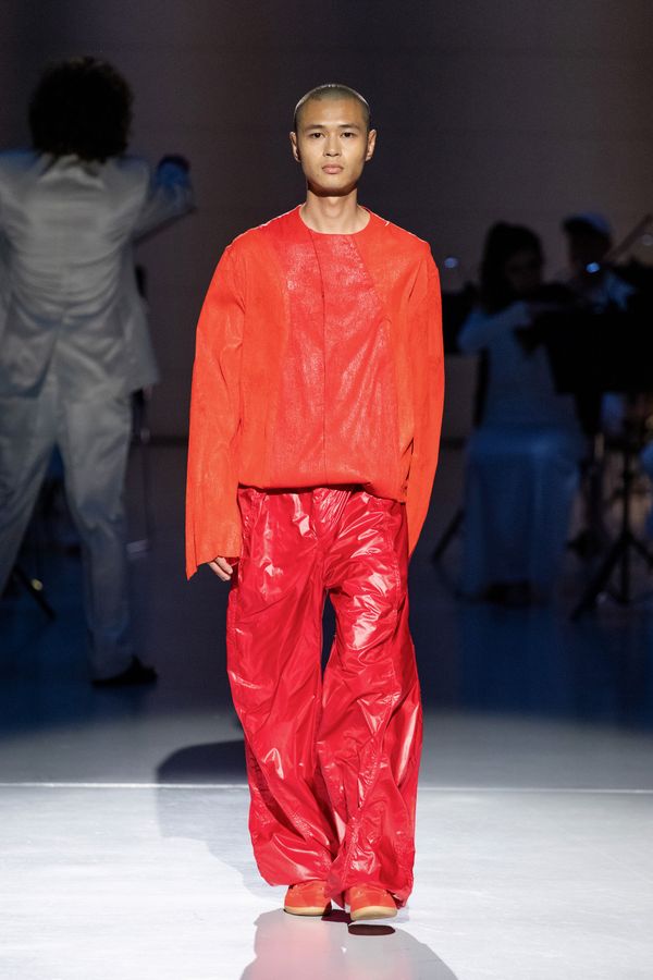 
        Foto der Abschlussarbeit »Reserved adventure« von Tina Lichtenstöger. Semester: Sommer 2022. Abteilung: Mode. Werksangabe: Modekollektion. Universität für angewandte Kunst Wien.
      