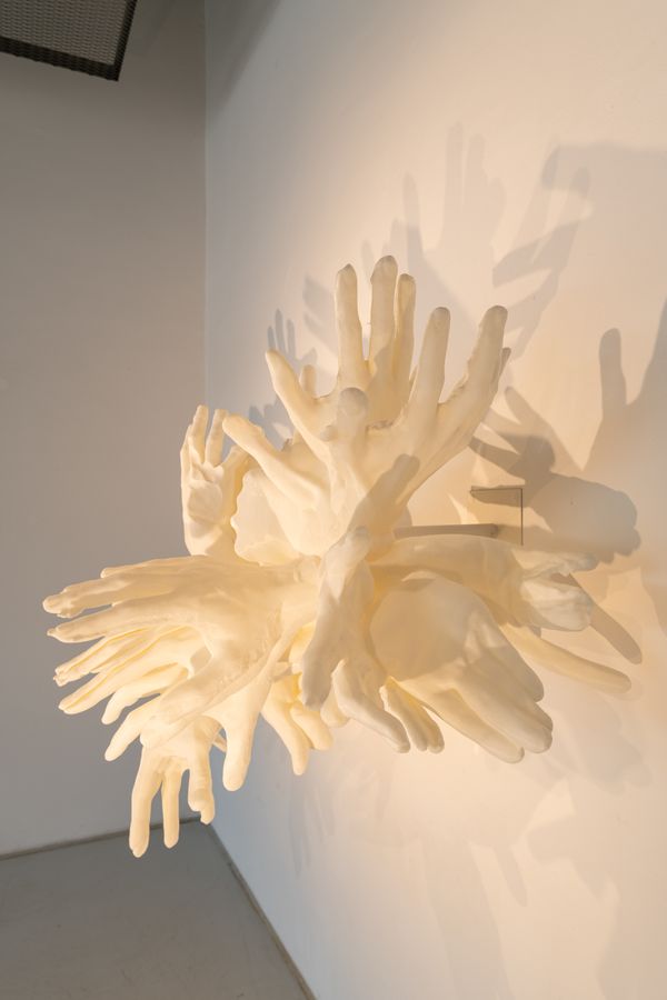 
        Foto der Abschlussarbeit »The collectiveness of female trauma« von Magdalena Marie Friedl. Semester: Sommer 2022. Abteilung: Digitale Kunst. Werksangabe: 2022, Installation. Universität für angewandte Kunst Wien.
      