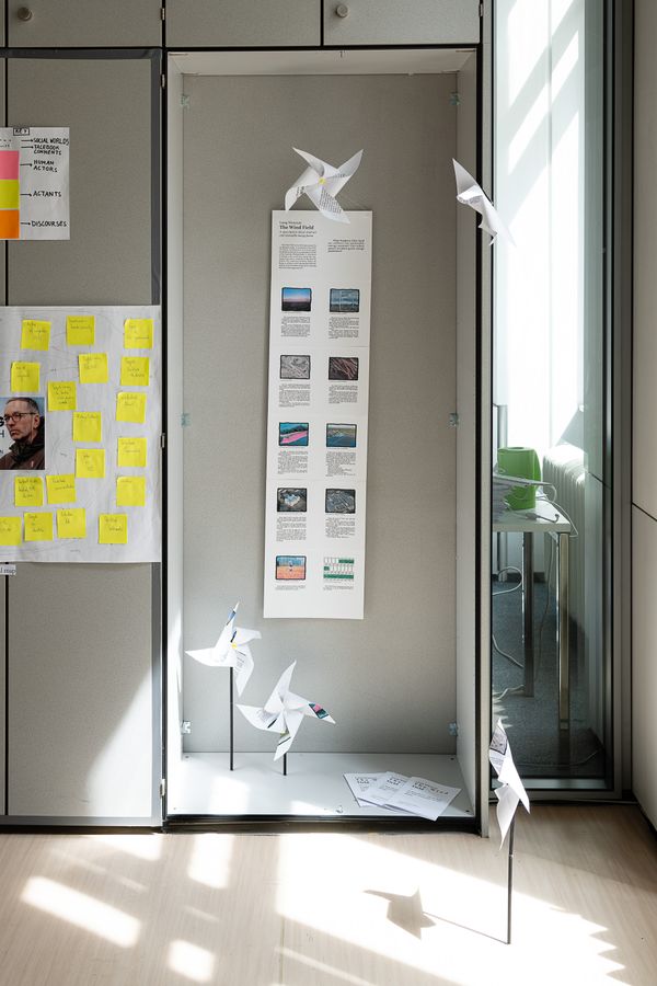
        Foto der Abschlussarbeit »The Wind Field - Land Art and Energy Farms« von Wanyuan Liang. Semester: Sommer 2023. Abteilung: Cross-Disciplinary Strategies. Werksangabe: Leporello, Booklets, Land Art Project, Resarch Paper. Universität für angewandte Kunst Wien.
      