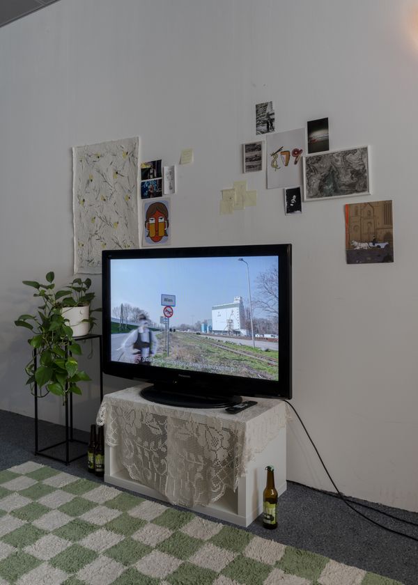 
        Foto der Abschlussarbeit »78 Kilometers« von Alexandra Gašparovičová. Semester: Sommer 2026. Abteilung: Experimental Game Cultures. Werksangabe: Multimedia installation containing a video work and a computer game
Bilder/images: © die Angewandte, 2026, Lea Sonderegger, CC-BY-NC-ND-4.0, © Alexandra Gašparovičová. Universität für angewandte Kunst Wien.
      