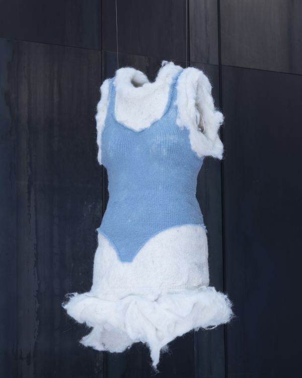 
        Foto der Abschlussarbeit »What we felt« von Lilian Marie Furrer. Semester: Sommer 2026. Abteilung: Industrial Design. Werksangabe: Wool object series (fashion, furniture & packaging)
Bilder/images: © die Angewandte, 2026, Daniela Trost, CC-BY-NC-ND-4.0. Universität für angewandte Kunst Wien.
      