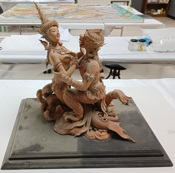 
        Foto der Abschlussarbeit »Hanuman Suvannamaccha (2000) – A ceramic sculpture from Silpakorn University Art Centre Bangkok, Thailand. Conservation and Restoration« von Prerana. Semester: Winter 2023/24. Abteilung: Cultural Heritage Conservation and Management. Werksangabe: Bild 1, 2, 4 und 5: Institute of Conservation, University of Applied Arts Vienna and Silpakorn University International College / Elias Campidell,
Bild 3: Institute of Conservation, University of Applied Arts Vienna and Silpakorn University International College / Prerana. Universität für angewandte Kunst Wien.
      