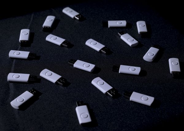 
        Foto der Abschlussarbeit »memoryflash« von Martin Gius. Semester: Sommer 2026. Abteilung: Experimental Game Cultures. Werksangabe: Interactive multimedia installation
Bilder/images: © die Angewandte, 2026, Lea Sonderegger, CC-BY-NC-ND-4.0. Universität für angewandte Kunst Wien.
      