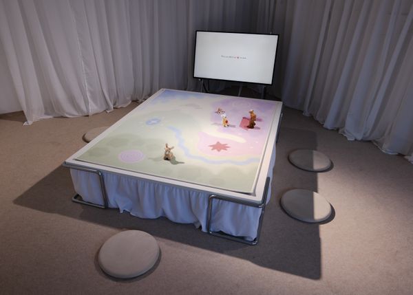 
        Foto der Abschlussarbeit »And my mind is like a hand, it touches rather than thinks.« von Lea van Hall. Semester: Sommer 2026. Abteilung: Experimental Game Cultures. Werksangabe: Multimedia Installation. Sound by Éléa Brando.
Bilder/images: © die Angewandte, 2026, Lea Sonderegger, CC-BY-NC-ND-4.0. Universität für angewandte Kunst Wien.
      