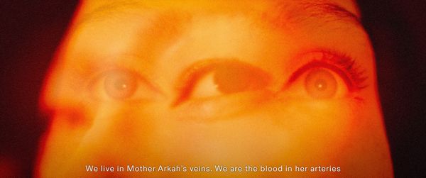 Foto der Abschlussarbeit »MOTHER ARKAH – A Filmic Allegory on the Rise and Fall of Ideologies« von Andreas Palfinger. Semester: Sommer 2022. Abteilung: Design und narrative Medien. Werksangabe: Film, Sculpture, Publication. Universität für angewandte Kunst Wien.