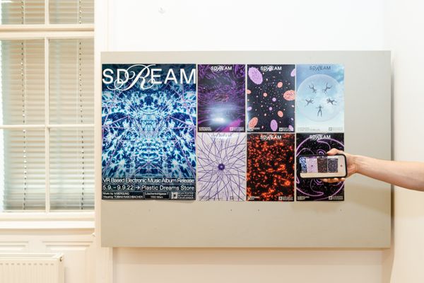 
        Foto der Abschlussarbeit »SDREAM« von Tobias Raschbacher. Semester: Sommer 2022. Abteilung: Kommunikationsdesign. Werksangabe: Multimedia-Installation/VR. Universität für angewandte Kunst Wien.
      