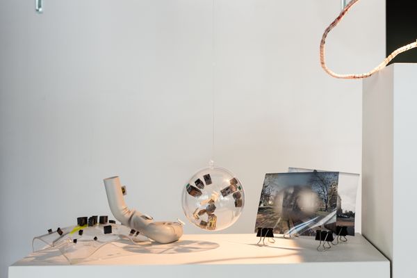 Foto der Abschlussarbeit »Navigational Superpowers« von Yuqing Li. Semester: Sommer 2022. Abteilung: Design Investigations. Werksangabe: Multimediale Installation, Prototyp Präsentation. Universität für angewandte Kunst Wien.