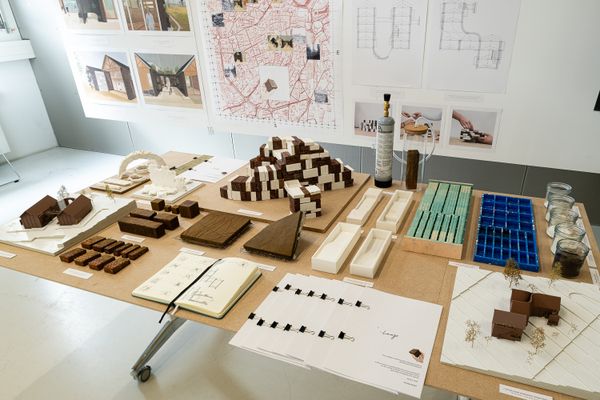 
        Foto der Abschlussarbeit »The Loop« von Orsolya Kacso. Semester: Sommer 2025. Abteilung: Architekturentwurf 2. Werksangabe: Immersive material research: ferrock models, typology studies, documentary videos, technical details. Universität für angewandte Kunst Wien.
      