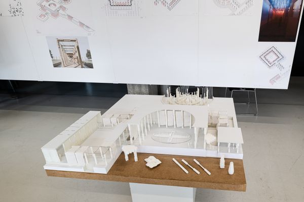 
        Foto der Abschlussarbeit »Maiyam – Synthesising Heritage & Science in Space Research Centre« von Shandeep Chennai Suresh. Semester: Sommer 2025. Abteilung: Architekturentwurf 2. Werksangabe: Animations, drawings, physical model, renderings. Universität für angewandte Kunst Wien.
      