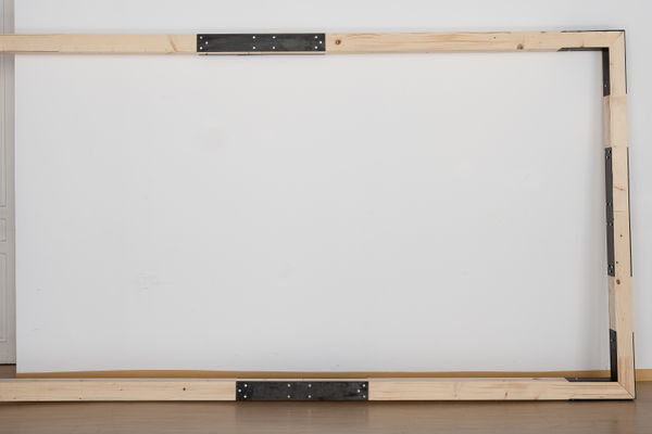 
        Foto der Abschlussarbeit »Notes on Stage Set: Note II & III« von Felix [Maier] Siegl. Semester: Sommer 2024. Abteilung: Cross-Disciplinary Strategies. Werksangabe: Note II, installation, 200 x 777 x 9 cm, spruce, steel, muslin; Note III, performance, approx. 35 min., originally performed 26 June 2024. Universität für angewandte Kunst Wien.
      