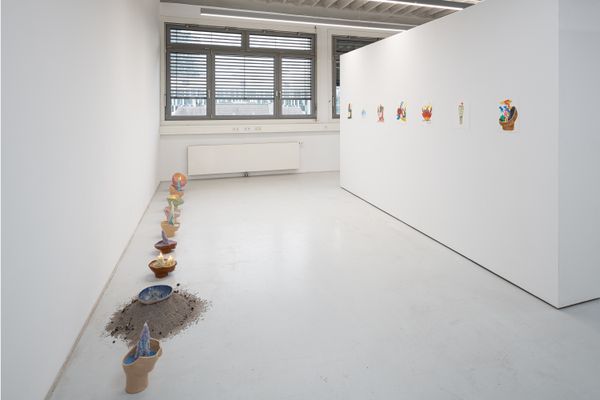 Foto der Abschlussarbeit »what's left inside« von Yunhee Cheong. Semester: Winter 2022/23. Abteilung: Malerei. Werksangabe: Malerei und Installation, 2021. Universität für angewandte Kunst Wien.