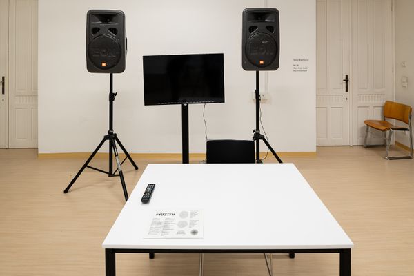 
        Foto der Abschlussarbeit »More than music. An environment. Muzify« von Yeeun Namkoong. Semester: Sommer 2024. Abteilung: Cross-Disciplinary Strategies. Werksangabe: Sound performance. Universität für angewandte Kunst Wien.
      
