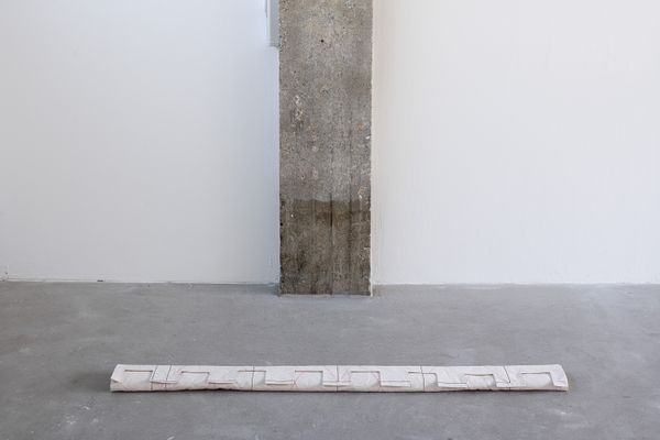 Foto der Abschlussarbeit »foldback (to fit)« von Magdalena Stückler. Semester: Sommer 2024. Abteilung: Skulptur und Raum. Werksangabe: 2024, Installation. Universität für angewandte Kunst Wien.