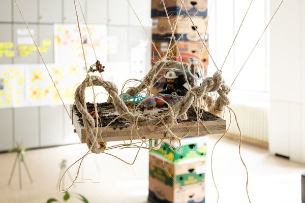 
        Foto der Abschlussarbeit »Encouraging Tomorrow« von Ronja Janu. Semester: Sommer 2023. Abteilung: Cross-Disciplinary Strategies. Werksangabe: xxx. Universität für angewandte Kunst Wien.
      