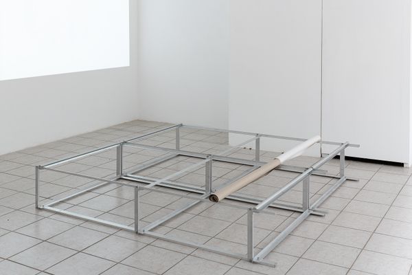 
        Foto der Abschlussarbeit »envelope« von Aaron Amar Bhamra. Semester: Sommer 2023. Abteilung: Transmediale Kunst. Werksangabe: 2023, installation. Universität für angewandte Kunst Wien.
      