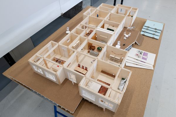 
        Foto der Abschlussarbeit »Boundary Housing for Shifting Communities« von Beyza Köroglu. Semester: Sommer 2025. Abteilung: Architekturentwurf 2. Werksangabe: Animation, Physical model, Drawings, Booklet. Universität für angewandte Kunst Wien.
      