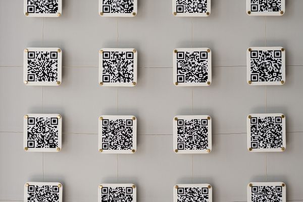 
        Foto der Abschlussarbeit »Reconceptualizing the thresholds of auratic and exchange value in the post-digital art world« von Zenon Tizian Hanappi. Semester: Sommer 2024. Abteilung: Cross-Disciplinary Strategies. Werksangabe: Installation 1,00 x 0,50 x 1,50 m, wood and digital. Universität für angewandte Kunst Wien.
      