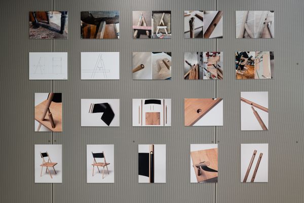 
        Foto der Abschlussarbeit »stick stuck« von Iris Franziska Papst. Semester: Sommer 2022. Abteilung: Industrial Design. Werksangabe: Sitzmöbel. Universität für angewandte Kunst Wien.
      