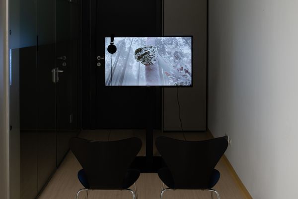 
        Foto der Abschlussarbeit »10.000STEPS. QUANTIFICATION AND MEASUREMENT OF THE SELF AS A PRACTICE OF SELF-OPTIMISATION.« von Sebastian Lang. Semester: Sommer 2023. Abteilung: Cross-Disciplinary Strategies. Werksangabe: Videoinstallation, Forschungspapier. Universität für angewandte Kunst Wien.
      