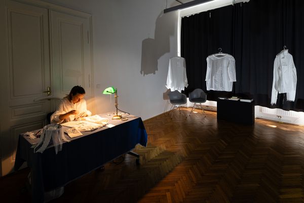 
        Foto der Abschlussarbeit »Sticken statt Ficken. Sublimierung der weiblichen Sexualität im Bürgertum des 19. Jahrhunderts.« von Eve Sarge . Semester: Winter 2023/24. Abteilung: Design, Materielle Kultur und Experimentelle Praxis – DEX. Werksangabe: –. Universität für angewandte Kunst Wien.
      