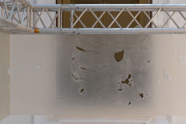 
        Foto der Abschlussarbeit »LIGHT YELLOW GAZE 9202-104***« von Valentin Hämmerle. Semester: Winter 2022/23. Abteilung: Bühnen- & Filmgestaltung. Werksangabe: Installation, 2022. Universität für angewandte Kunst Wien.
      