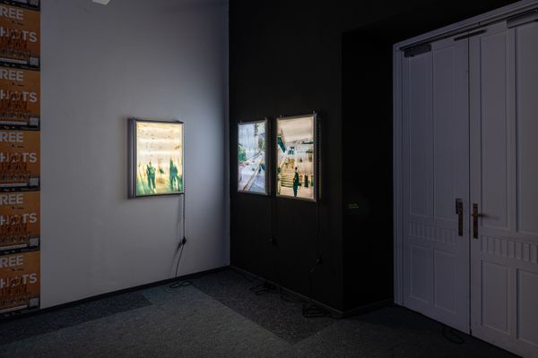 
        Foto der Abschlussarbeit »Spaces in Flux« von Safia El Maataoui. Semester: Sommer 2024. Abteilung: Cross-Disciplinary Strategies. Werksangabe: Light boxes, digital prints on paper. Universität für angewandte Kunst Wien.
      
