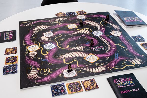 
        Foto der Abschlussarbeit »Cosmic Snakes & Global Citizens: An Intercultural Board Game« von Yona Stephan Schuh. Semester: Sommer 2024. Abteilung: Cross-Disciplinary Strategies. Werksangabe: Board game, 2024. 70x70cm game board and 75 playing cards. Universität für angewandte Kunst Wien.
      