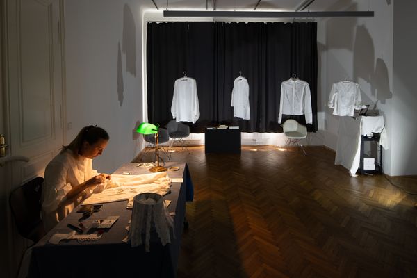 
        Foto der Abschlussarbeit »Sticken statt Ficken. Sublimierung der weiblichen Sexualität im Bürgertum des 19. Jahrhunderts.« von Eve Sarge . Semester: Winter 2023/24. Abteilung: Design, Materielle Kultur und Experimentelle Praxis – DEX. Werksangabe: –. Universität für angewandte Kunst Wien.
      